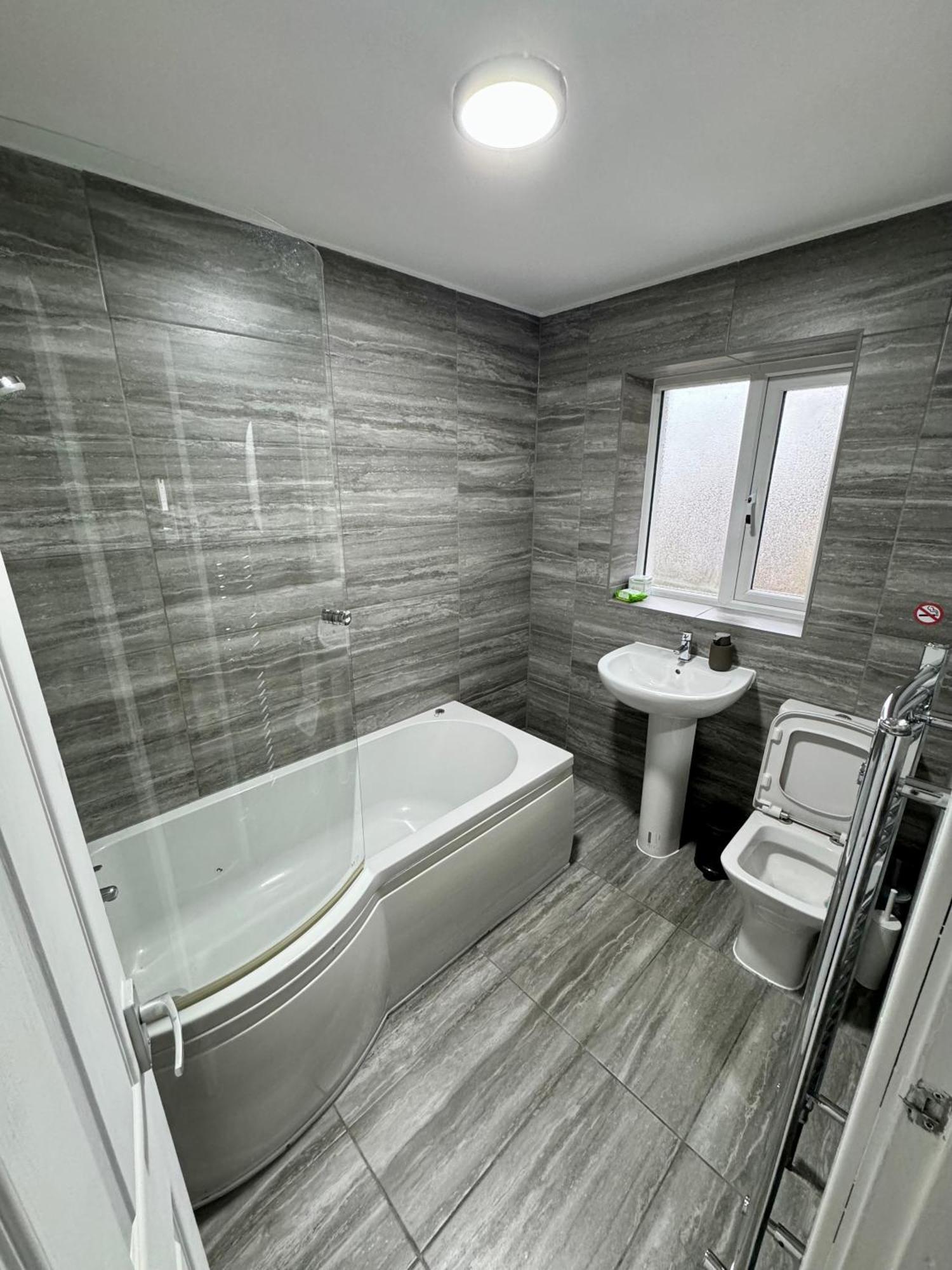 Florina S House 4 Bedrooms Villa Rugeley Εξωτερικό φωτογραφία